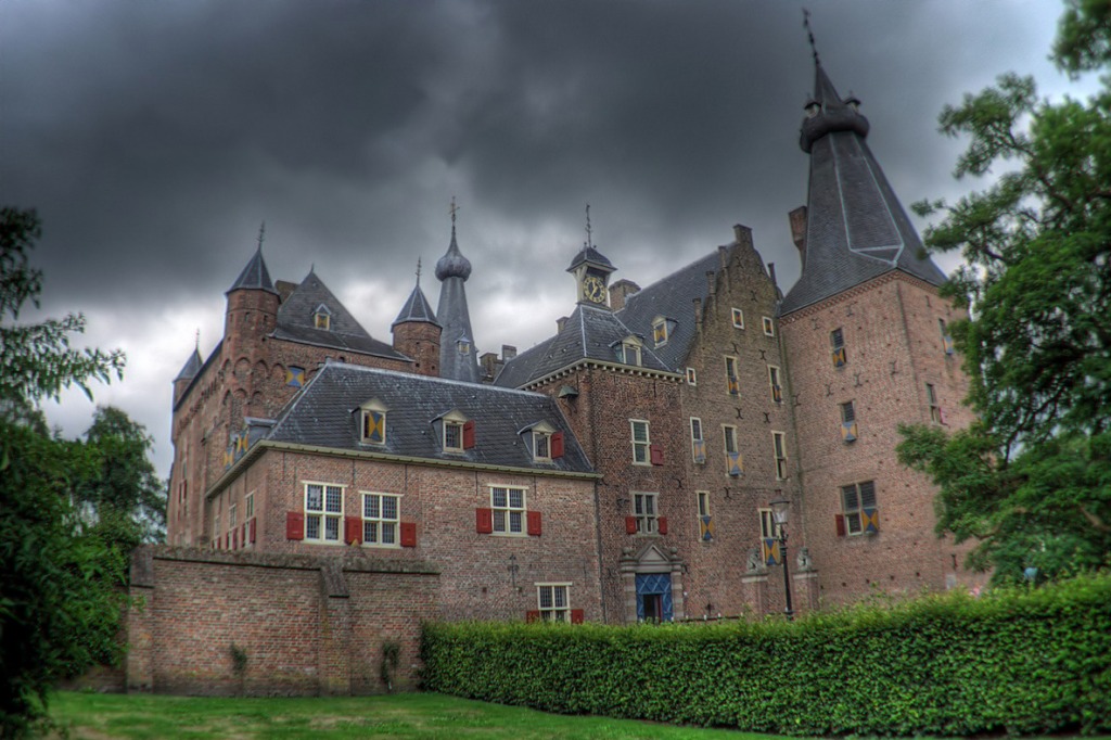 Castle Doorwerth, Netherlands jigsaw puzzle in Castles puzzles on TheJigsawPuzzles.com