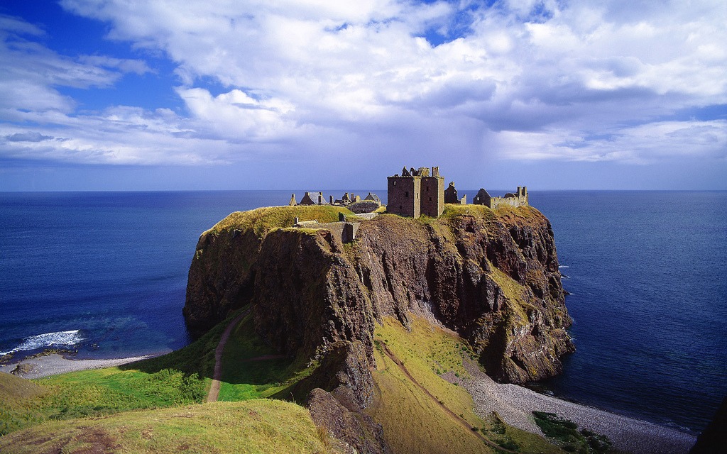 Dunnottar Castle, Scotland jigsaw puzzle in Castles puzzles on TheJigsawPuzzles.com