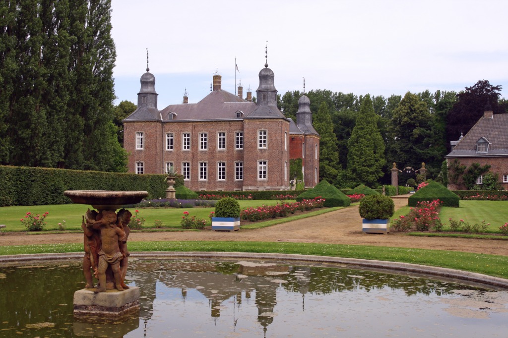 Kasteel Hillenraad, Netherlands jigsaw puzzle in Castles puzzles on TheJigsawPuzzles.com