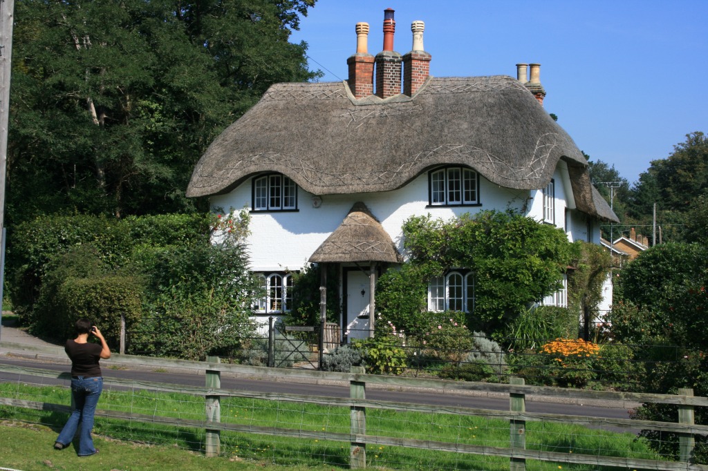 Thatched Cottage jigsaw puzzle in Puzzle of the Day puzzles on TheJigsawPuzzles.com