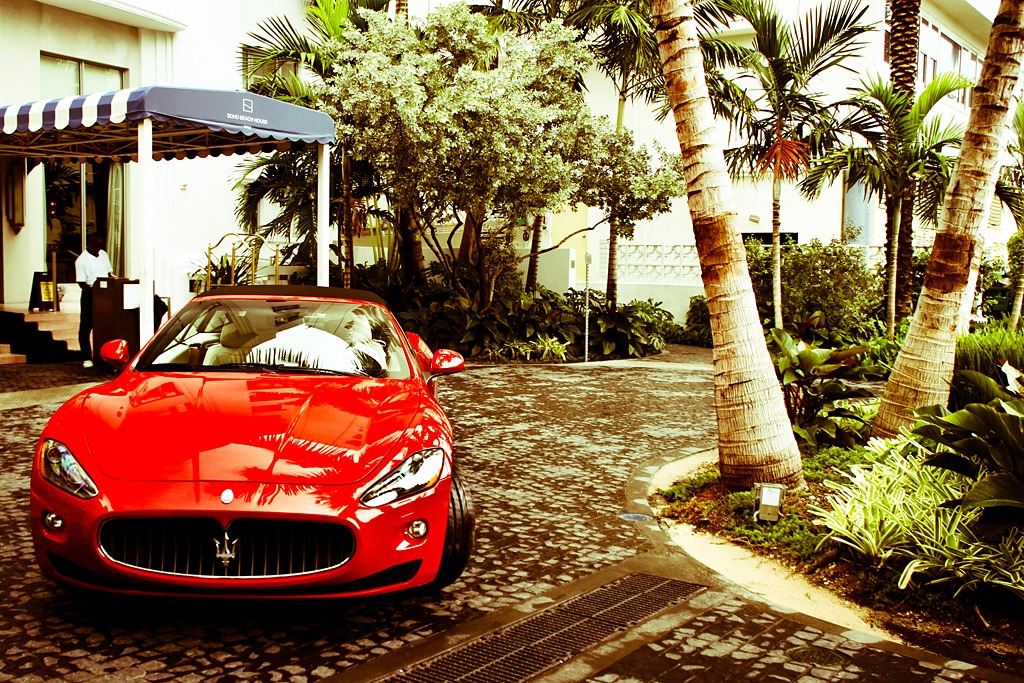 Welcome to Miami jigsaw puzzle in Cars & Bikes puzzles on TheJigsawPuzzles.com