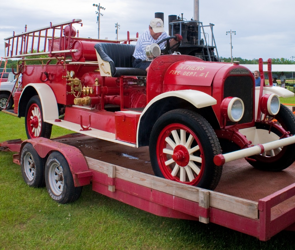 1924 American LaFrance Brockway Torpedo jigsaw puzzle in Cars & Bikes puzzles on TheJigsawPuzzles.com