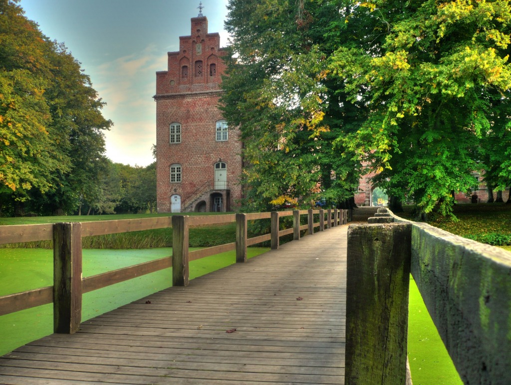 Voergaard Slot, Denmark jigsaw puzzle in Bridges puzzles on TheJigsawPuzzles.com