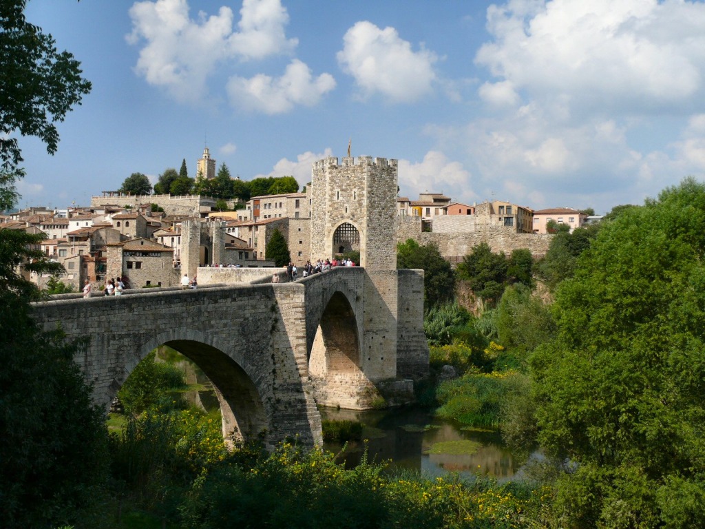 Besalù, Catalunya, Spain jigsaw puzzle in Bridges puzzles on TheJigsawPuzzles.com