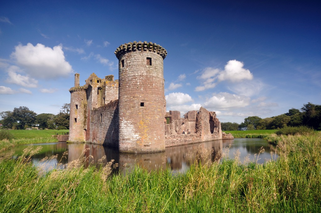 Caerlaverock Castle, Dumfires, Scotland jigsaw puzzle in Castles puzzles on TheJigsawPuzzles.com