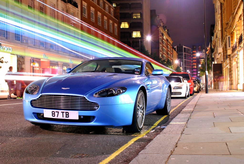 Aston Martin V8 jigsaw puzzle in Cars & Bikes puzzles on TheJigsawPuzzles.com