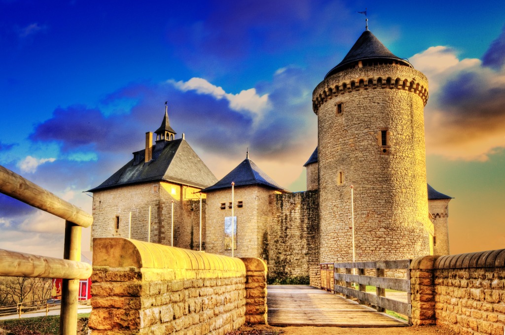 Château de Malbrouck jigsaw puzzle in Castles puzzles on TheJigsawPuzzles.com