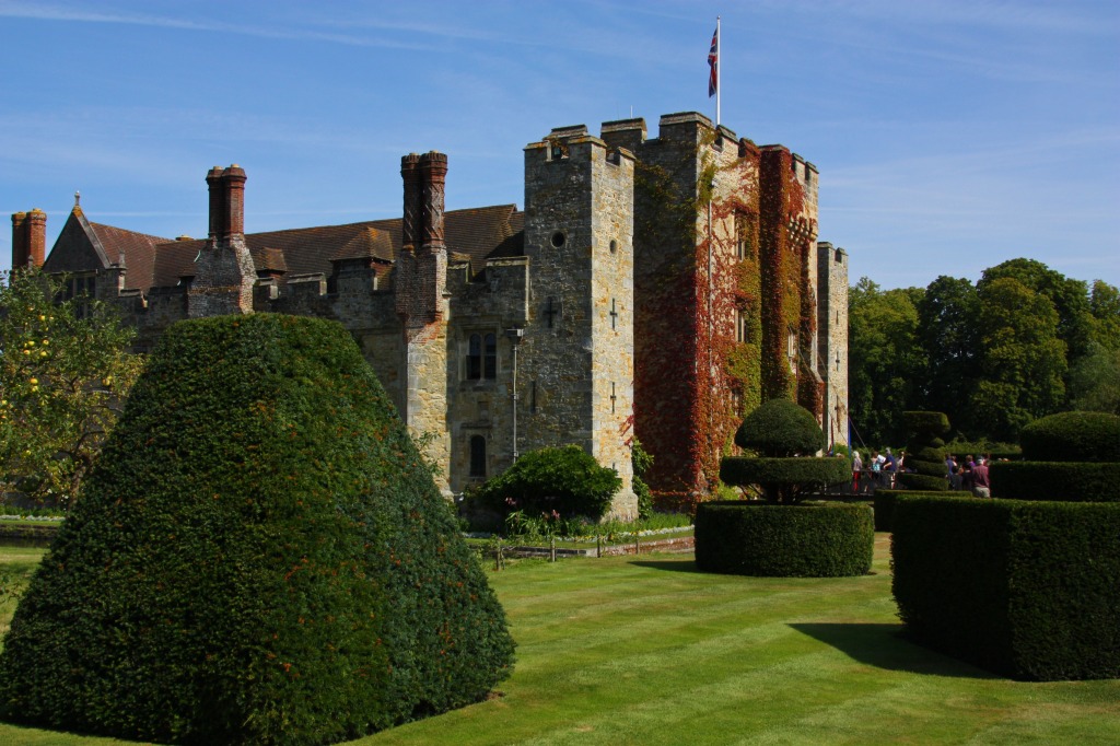 Hever Castle, Kent jigsaw puzzle in Castles puzzles on TheJigsawPuzzles.com