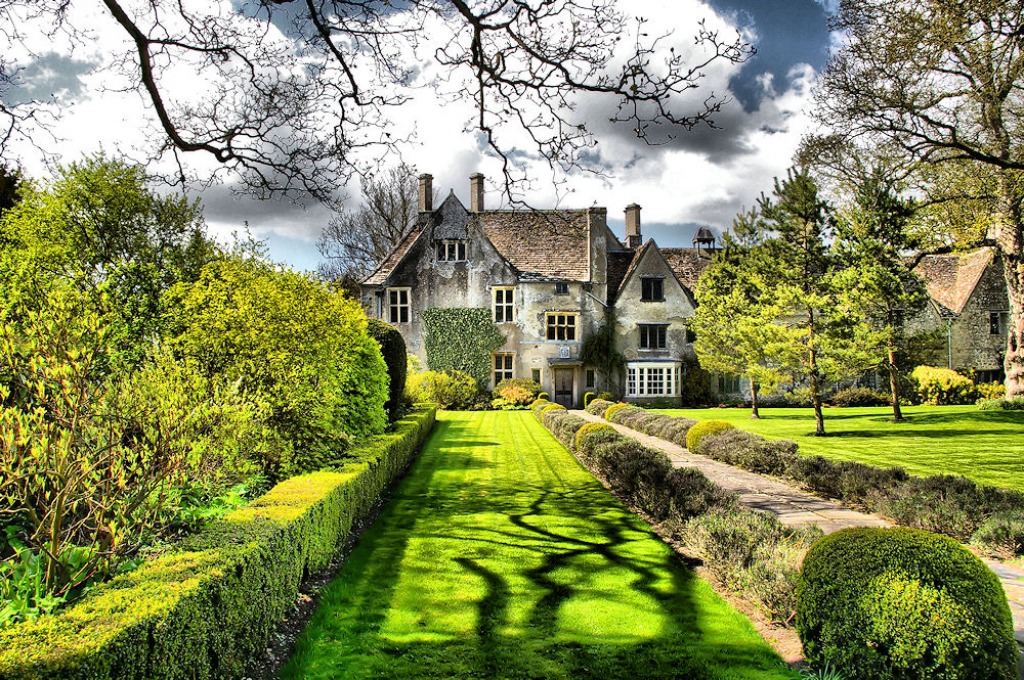 Avebury Manor jigsaw puzzle in Street View puzzles on TheJigsawPuzzles.com