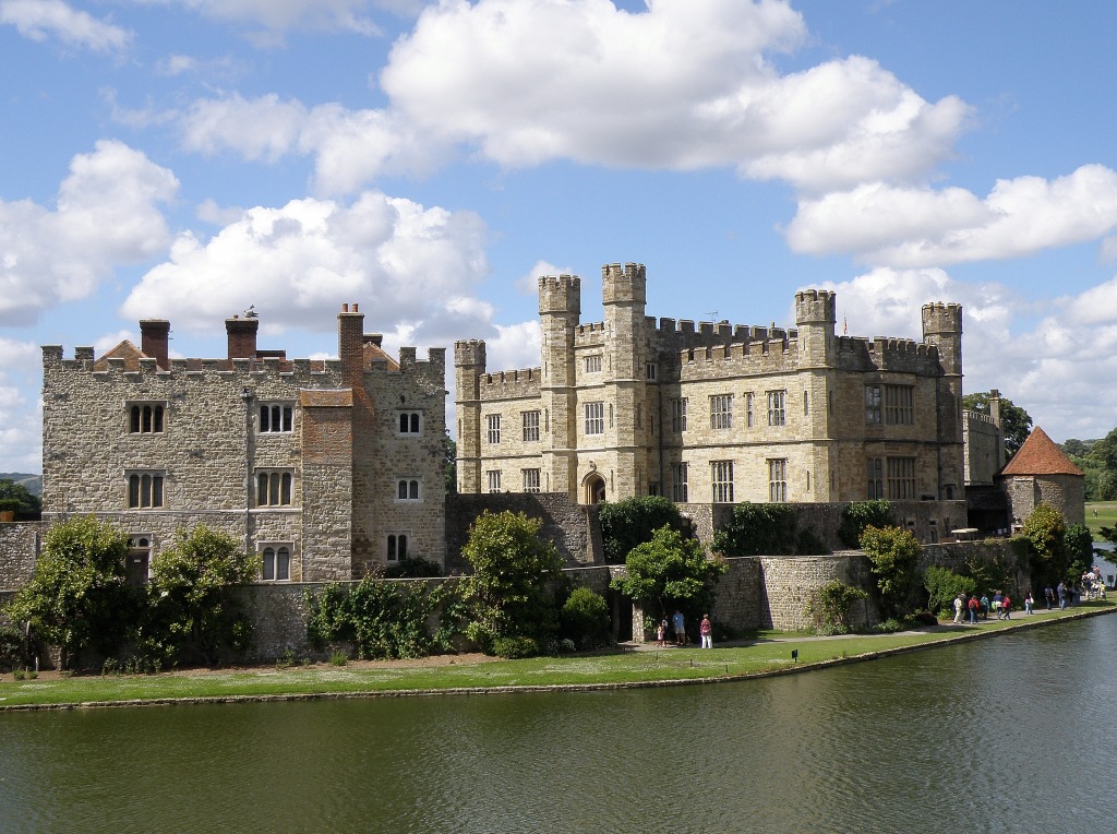 Leeds Castle, UK jigsaw puzzle in Castles puzzles on TheJigsawPuzzles.com