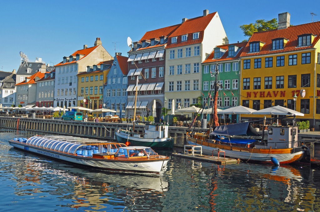Nyhavn District, Copenhagen jigsaw puzzle in Street View puzzles on TheJigsawPuzzles.com