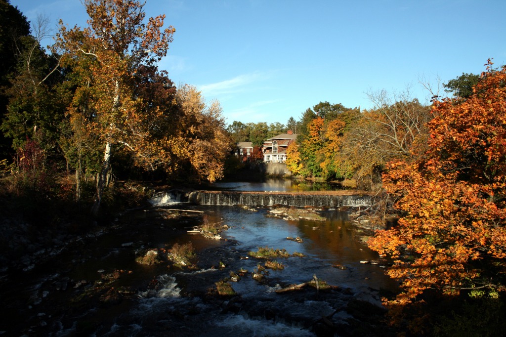 Inn at the Falls jigsaw puzzle in Waterfalls puzzles on TheJigsawPuzzles.com