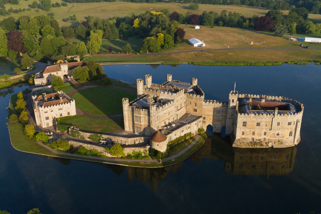 Leeds Castle jigsaw puzzle in Castles puzzles on TheJigsawPuzzles.com