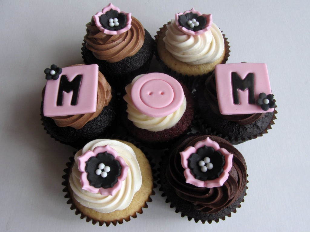 Mother's Day Cupcakes jigsaw puzzle in Food & Bakery puzzles on TheJigsawPuzzles.com