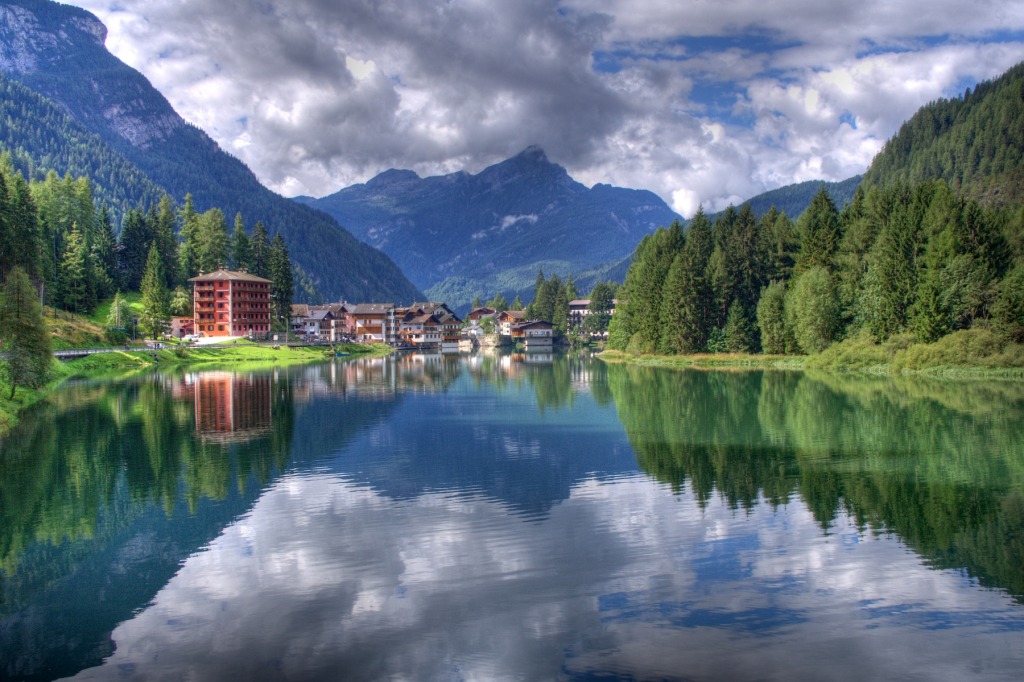 Alleghe Lake, Italy jigsaw puzzle in Great Sightings puzzles on TheJigsawPuzzles.com
