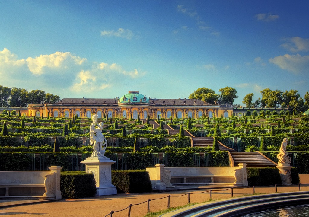 Potsdam, Schloss Sanssouci jigsaw puzzle in Castles puzzles on TheJigsawPuzzles.com