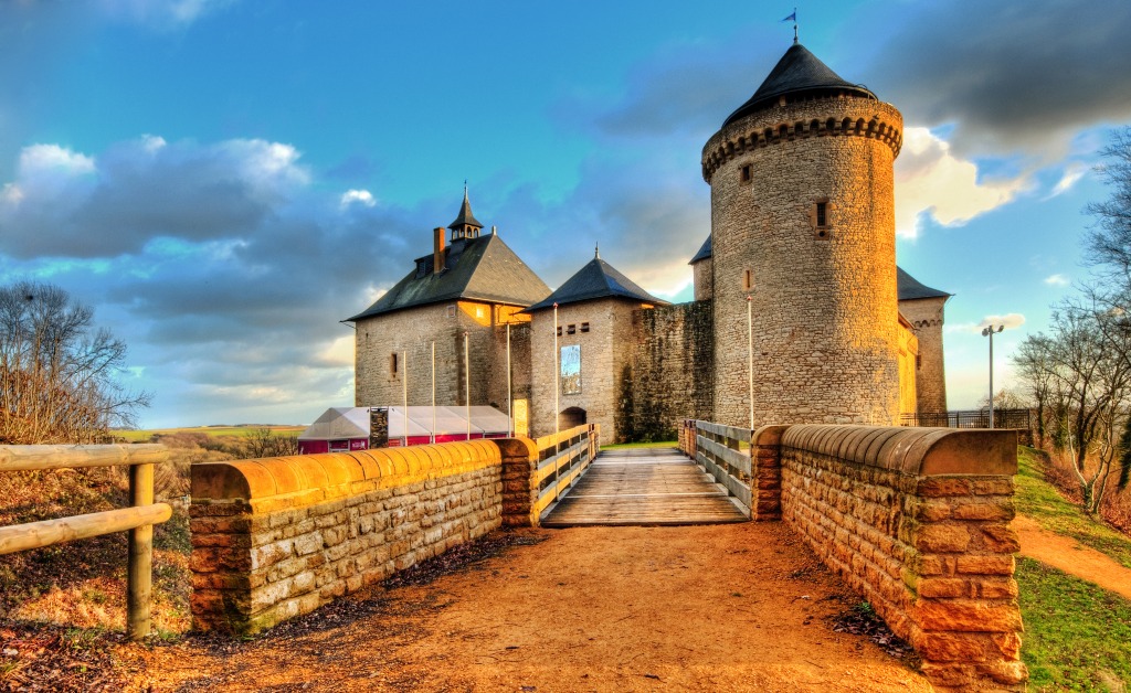 Château de Malbrouck jigsaw puzzle in Castles puzzles on TheJigsawPuzzles.com