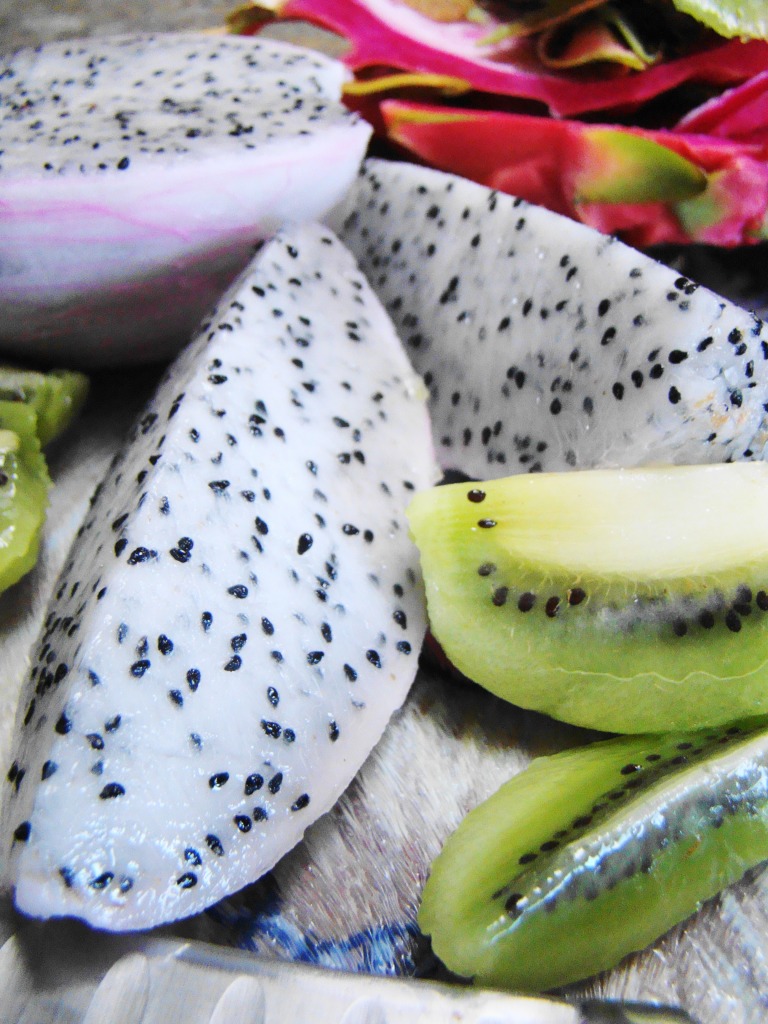 Dragon Fruit & Kiwi jigsaw puzzle in Fruits & Veggies puzzles on TheJigsawPuzzles.com