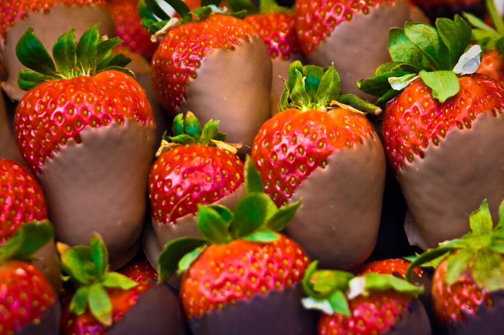 Chocolate-Coated Strawberries jigsaw puzzle in Food & Bakery puzzles on TheJigsawPuzzles.com