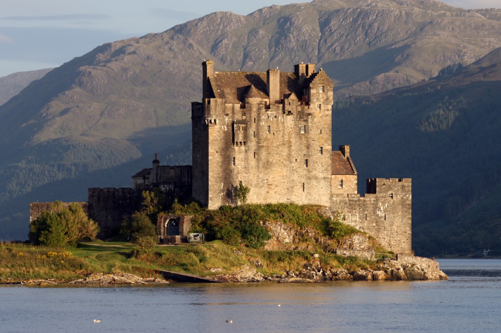 Eilean Donan castle, Scottish Highlands jigsaw puzzle in Castles puzzles on TheJigsawPuzzles.com