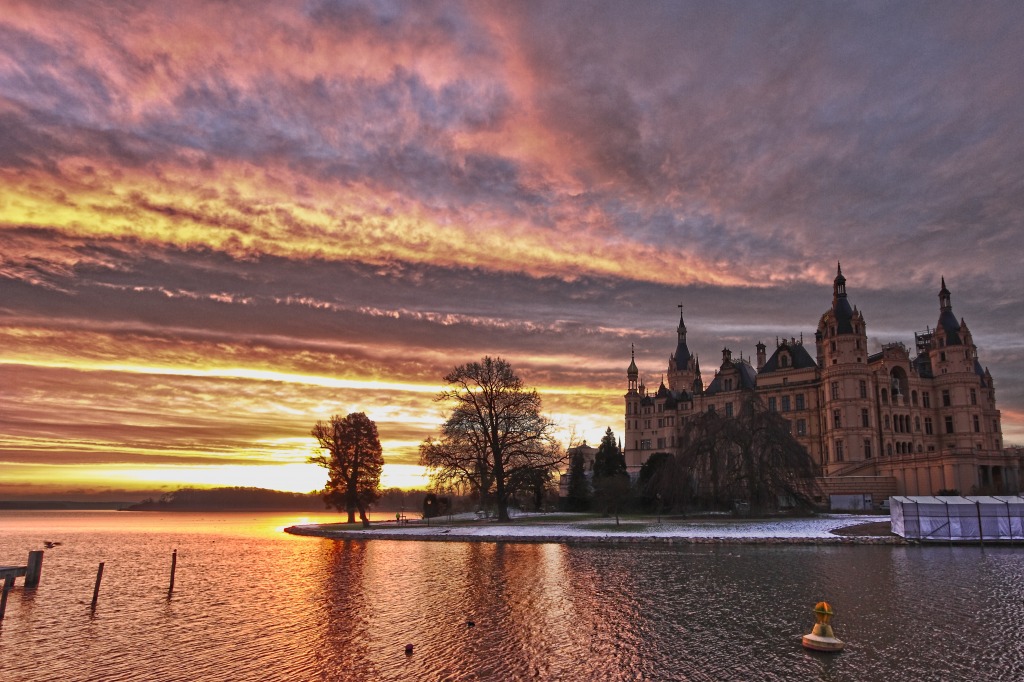 Schloss Schwerin jigsaw puzzle in Castles puzzles on TheJigsawPuzzles.com