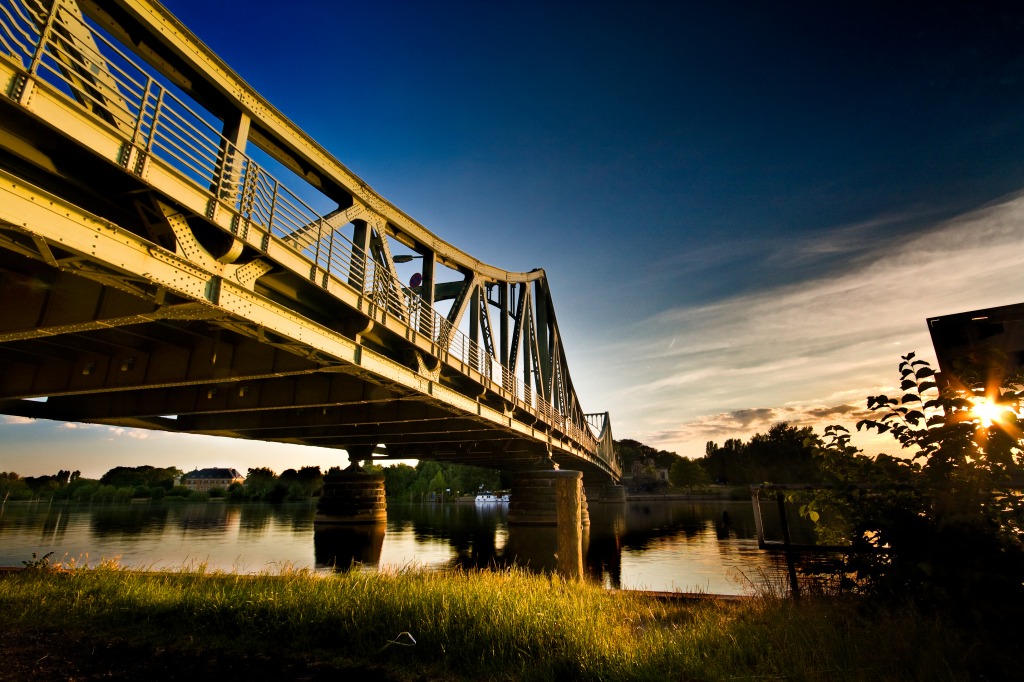 Glienicke Bridge, Berlin jigsaw puzzle in Bridges puzzles on TheJigsawPuzzles.com