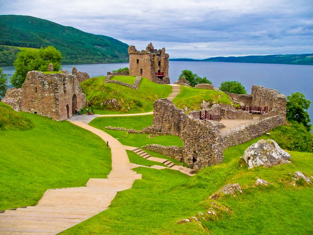 Urquhart Castle in Loch Ness jigsaw puzzle in Castles puzzles on TheJigsawPuzzles.com