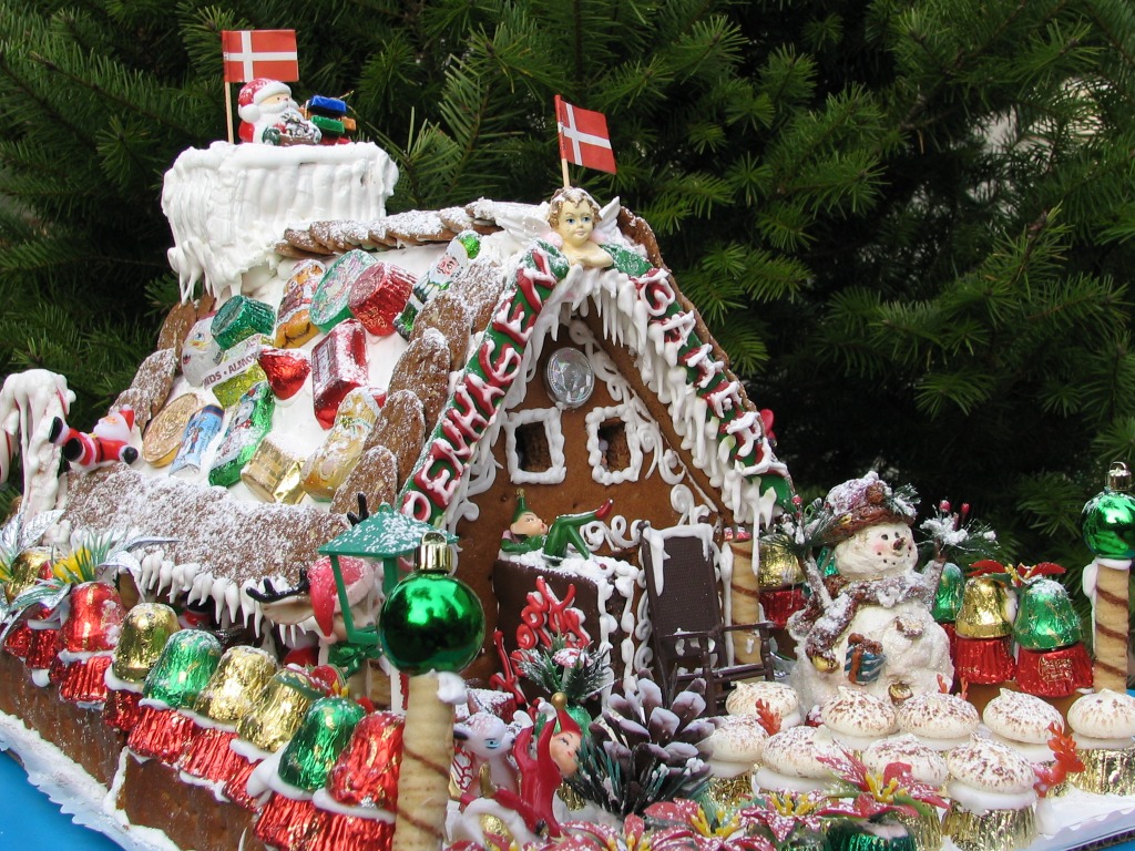 Gingerbread House jigsaw puzzle in Christmas & New Year puzzles on TheJigsawPuzzles.com