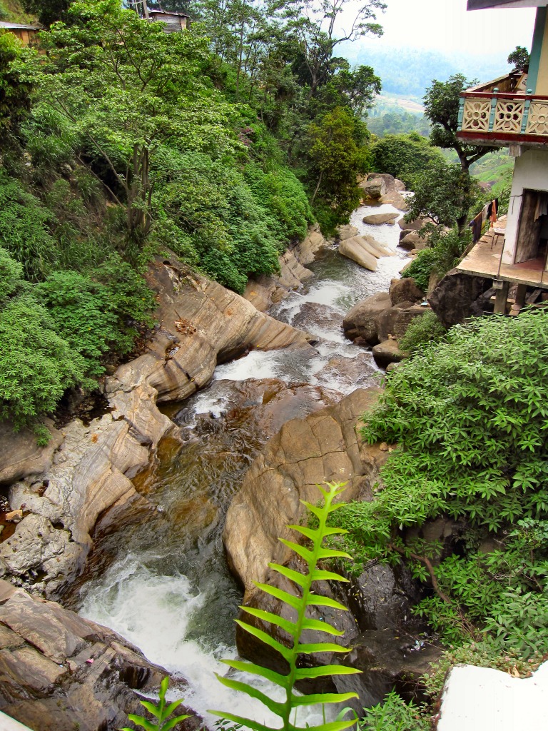 Waterfall in Sri Lanka jigsaw puzzle in Waterfalls puzzles on TheJigsawPuzzles.com