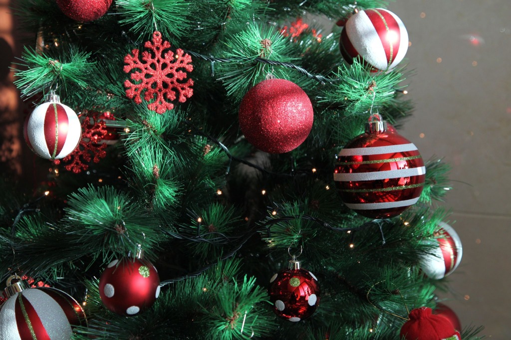 Christmas Tree jigsaw puzzle in Christmas & New Year puzzles on TheJigsawPuzzles.com