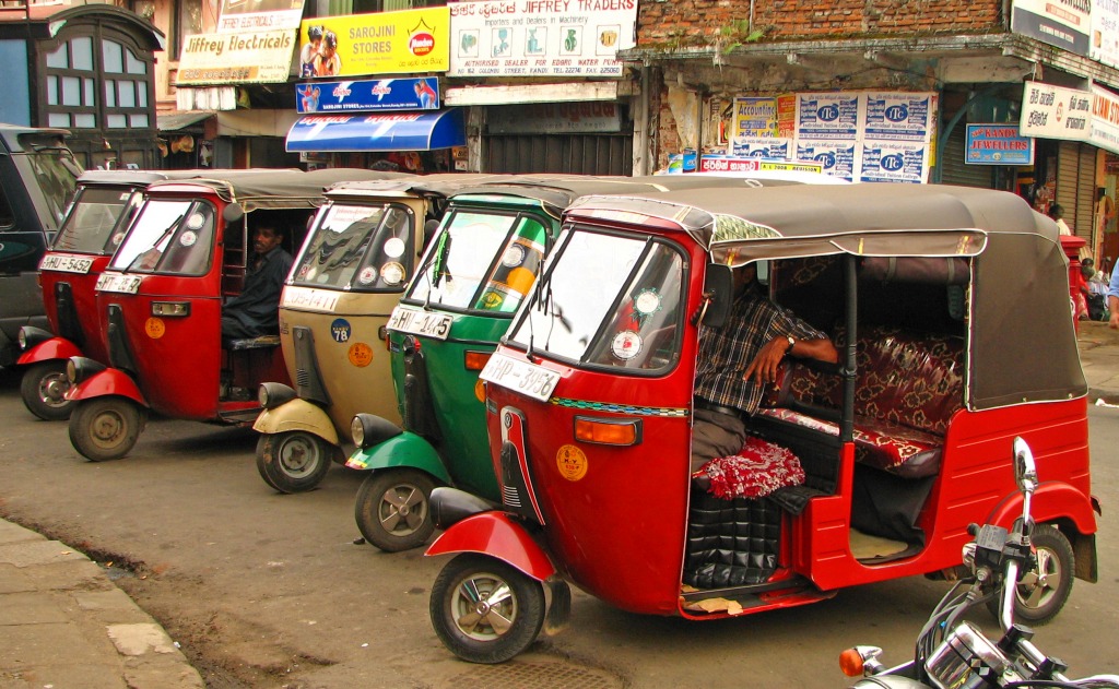 Tuk-tuks in Sri Lanka jigsaw puzzle in Cars & Bikes puzzles on TheJigsawPuzzles.com