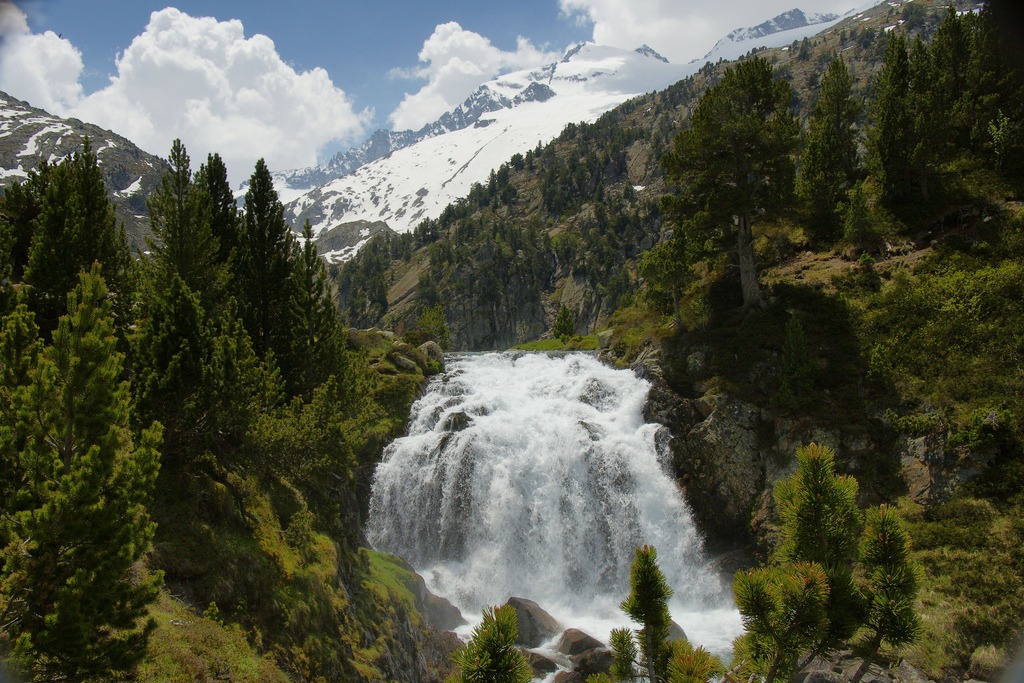 Benasque, Aragón, Spain jigsaw puzzle in Waterfalls puzzles on TheJigsawPuzzles.com