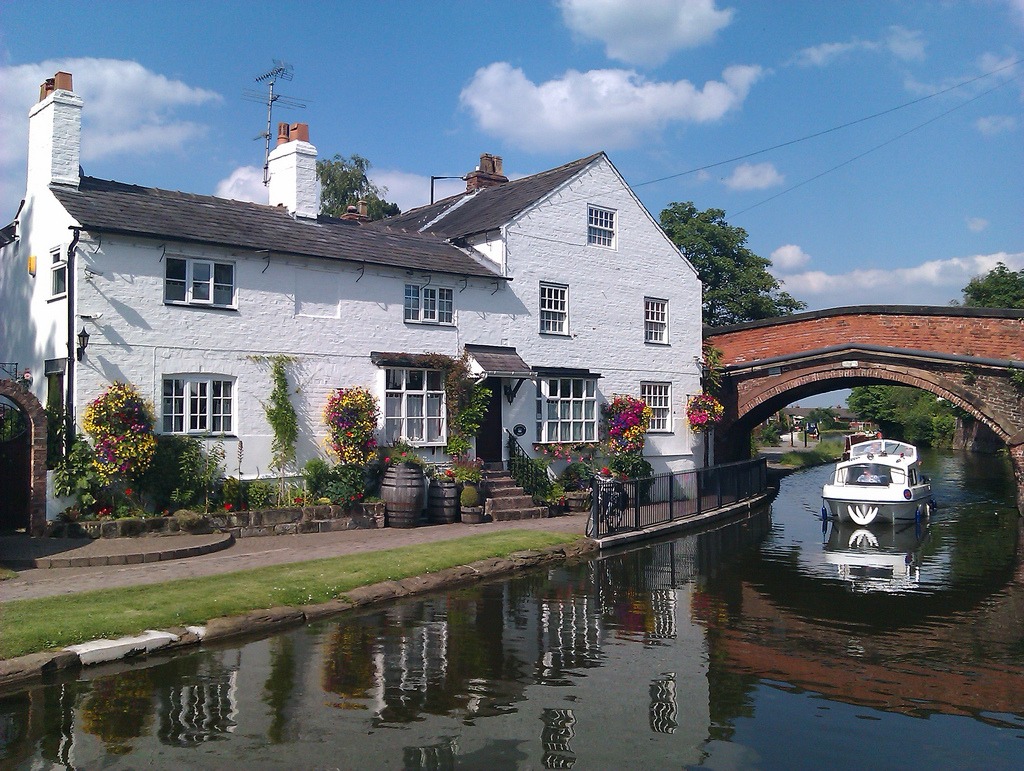 Bridgewater Canal, Lymm, Cheshire jigsaw puzzle in Bridges puzzles on TheJigsawPuzzles.com