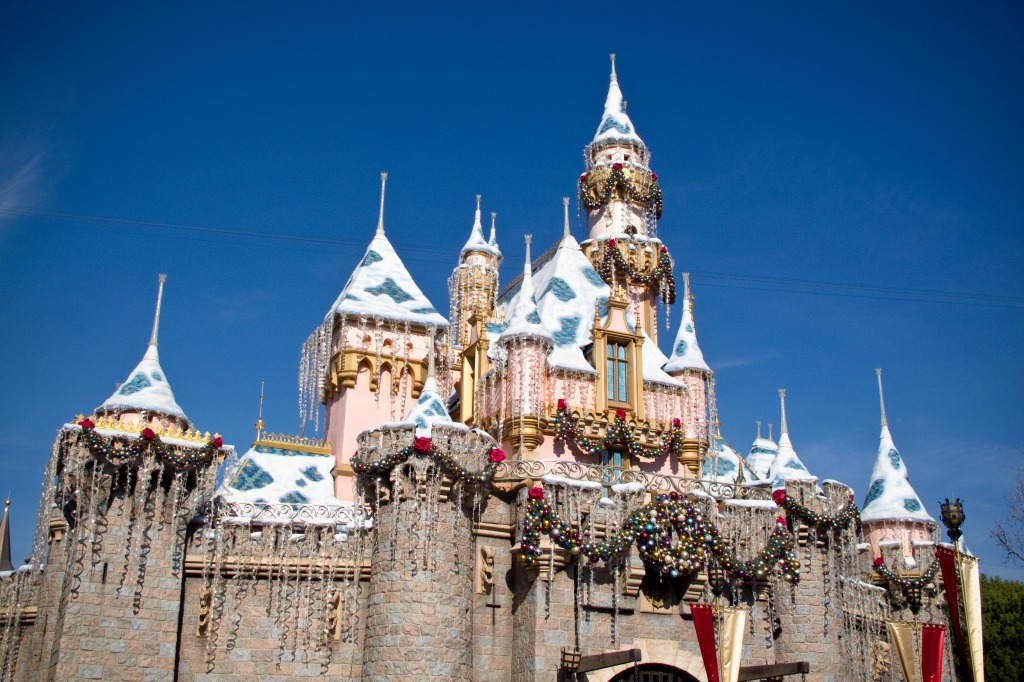 Sleeping Beauty Castle jigsaw puzzle in Christmas & New Year puzzles on TheJigsawPuzzles.com