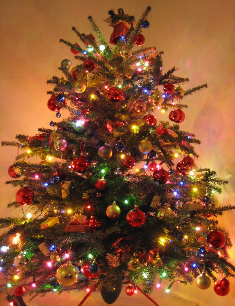 Christmas Tree jigsaw puzzle in Christmas & New Year puzzles on TheJigsawPuzzles.com