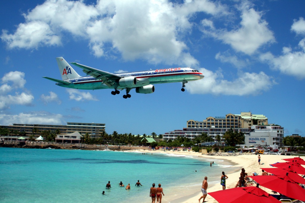 Saint Maarten International Airport jigsaw puzzle in Aviation puzzles on TheJigsawPuzzles.com