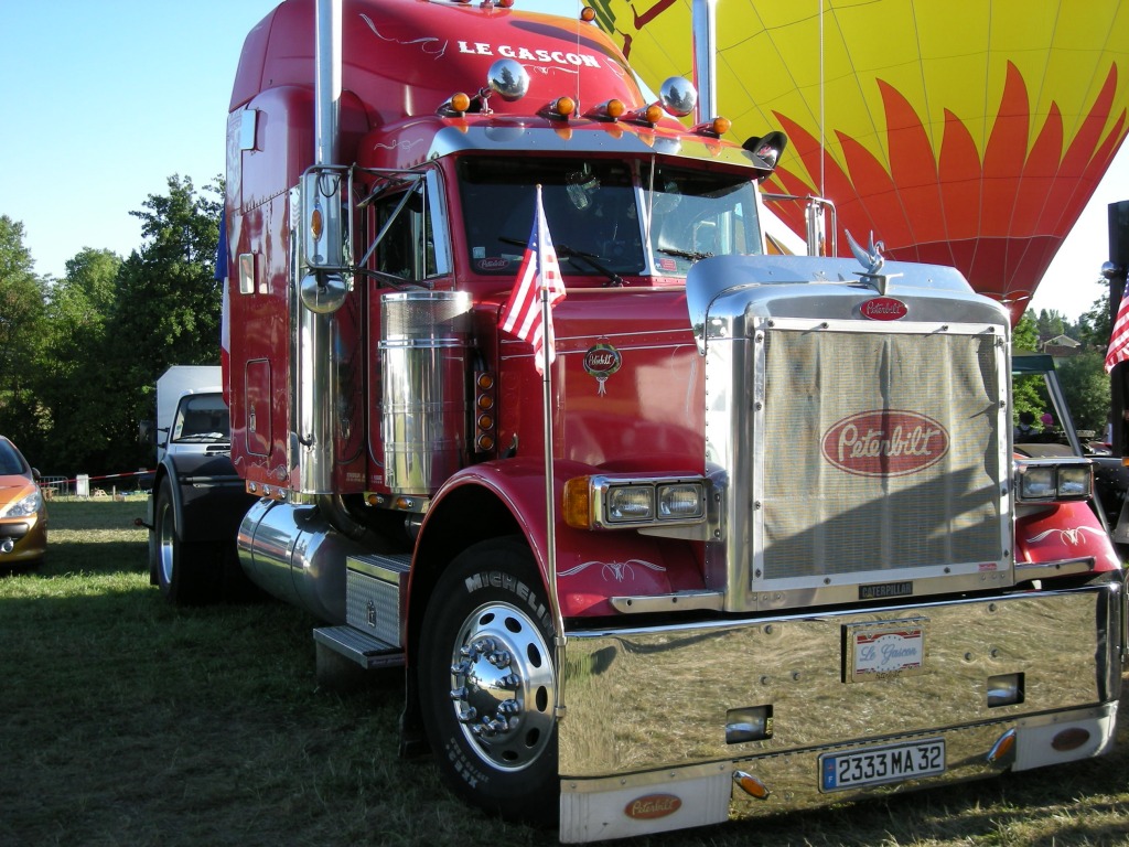 Peterbilt Truck jigsaw puzzle in Cars & Bikes puzzles on TheJigsawPuzzles.com