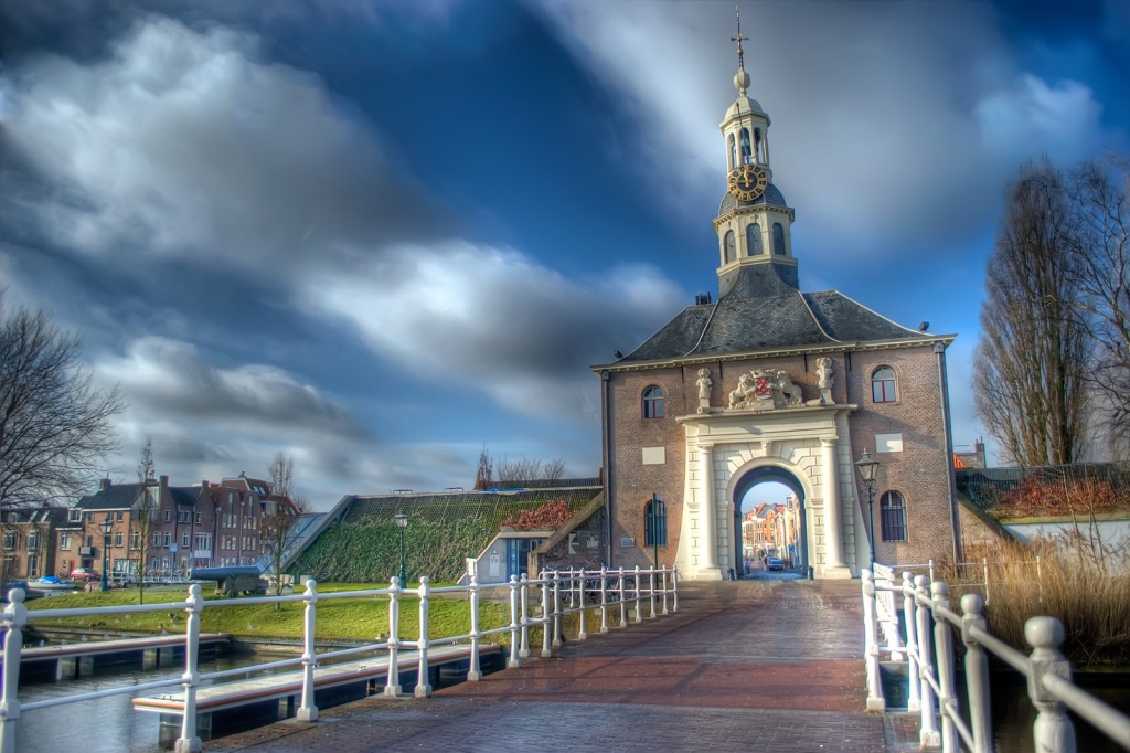 Zijlpoort in Leiden, The Netherlands jigsaw puzzle in Bridges puzzles on TheJigsawPuzzles.com