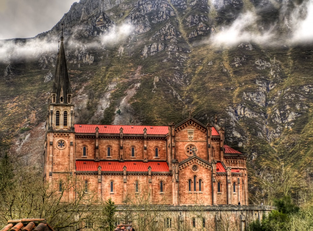 Covadonga, Asturias, Spain jigsaw puzzle in Castles puzzles on TheJigsawPuzzles.com