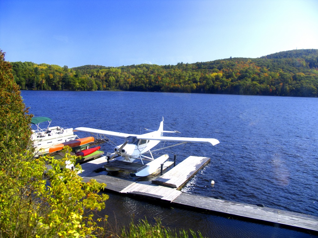 Seaplane Parked on the Gatineau River jigsaw puzzle in Aviation puzzles on TheJigsawPuzzles.com