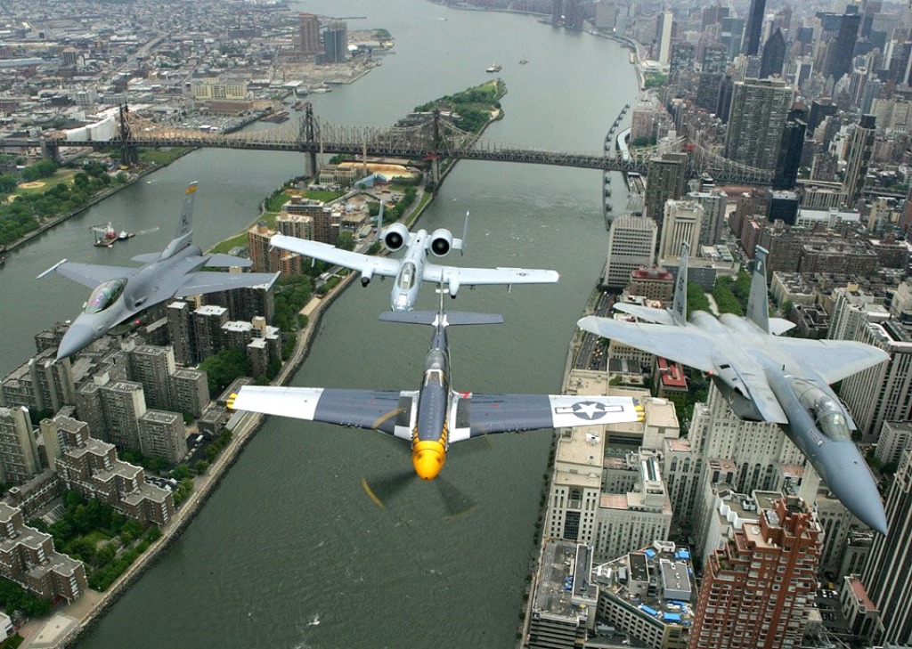 Jones Beach Airshow over NY jigsaw puzzle in Aviation puzzles on TheJigsawPuzzles.com