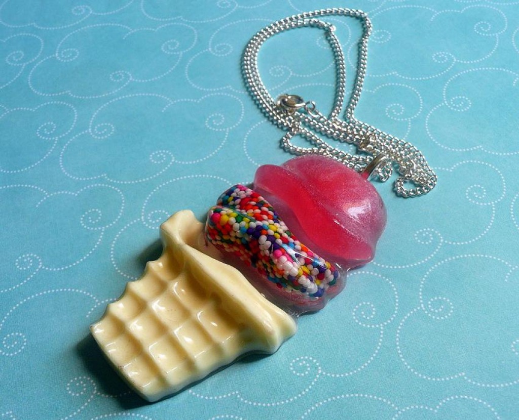 Ice Cream Necklace jigsaw puzzle in Macro puzzles on TheJigsawPuzzles.com
