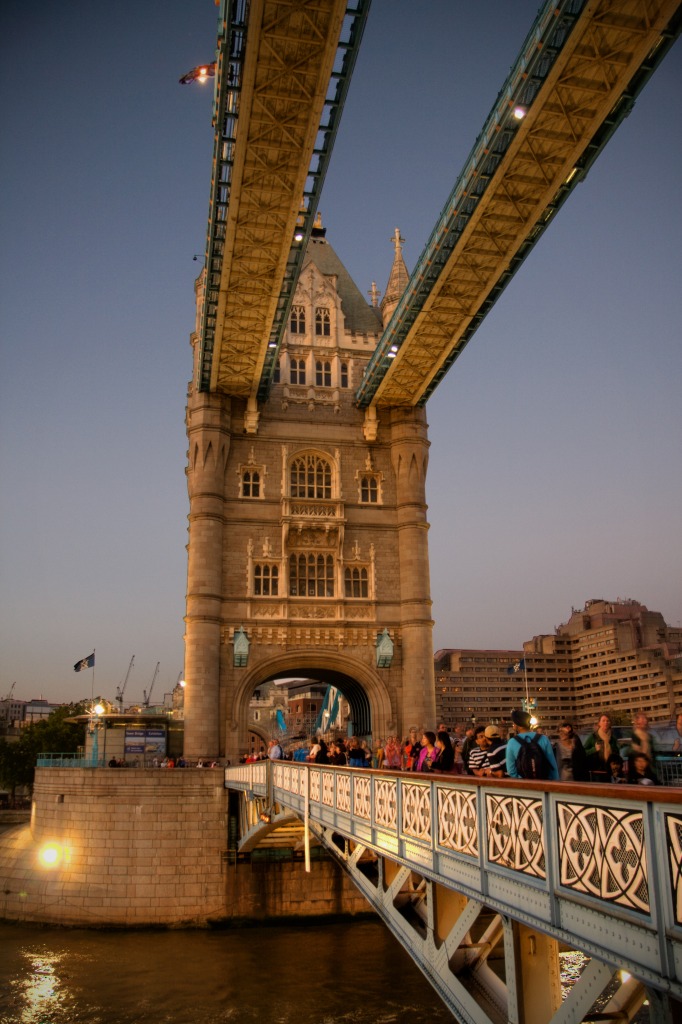 Tower Bridge Looking North jigsaw puzzle in Bridges puzzles on TheJigsawPuzzles.com