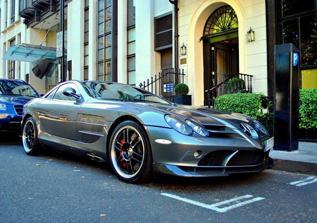 McLaren Mercedes SLR 722 in London jigsaw puzzle in Cars & Bikes puzzles on TheJigsawPuzzles.com