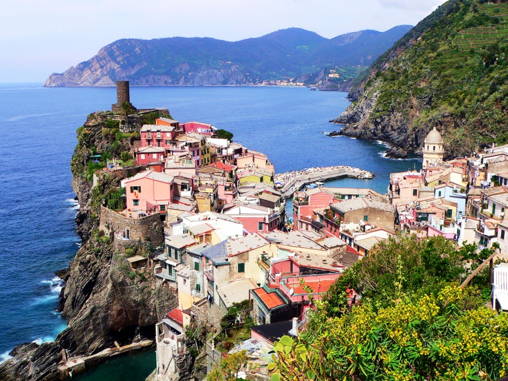 View of Vernazza, Italy jigsaw puzzle in Great Sightings puzzles on TheJigsawPuzzles.com