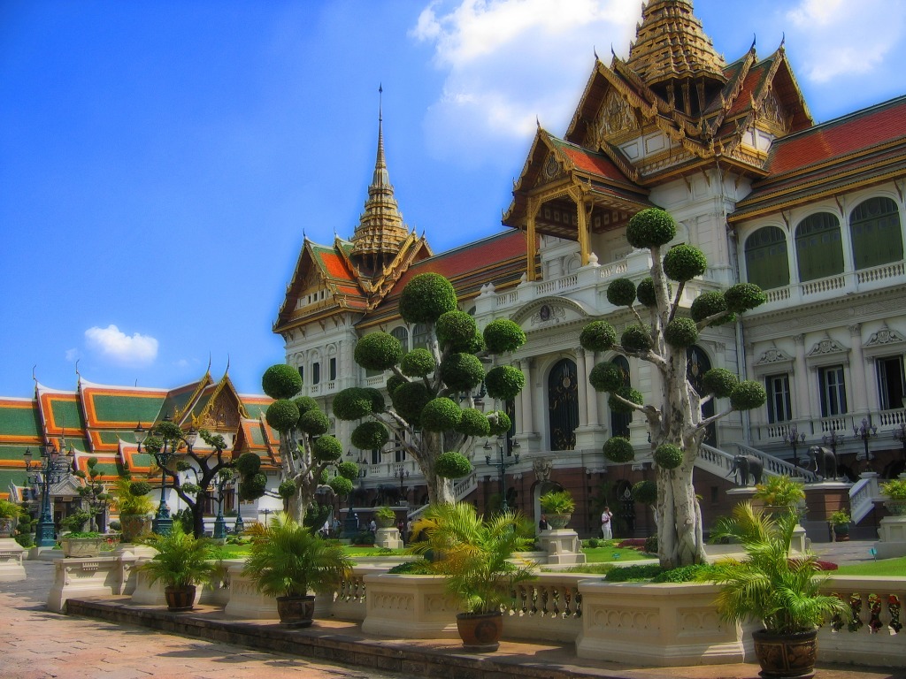 Grand Palace in Bangkok, Thailand jigsaw puzzle in Castles puzzles on TheJigsawPuzzles.com