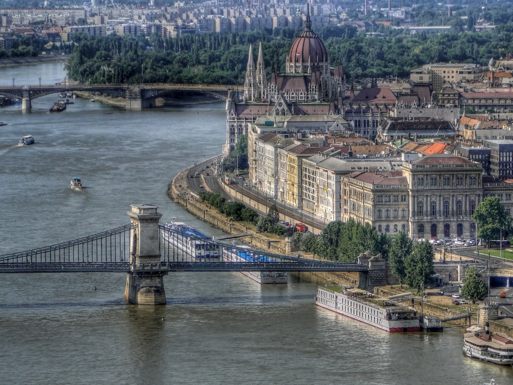 Chain Bridge in Budapest, Hungary jigsaw puzzle in Bridges puzzles on TheJigsawPuzzles.com