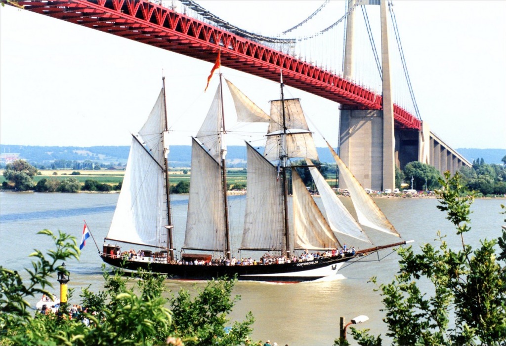 Passing below the Tancarville Bridge jigsaw puzzle in Bridges puzzles on TheJigsawPuzzles.com