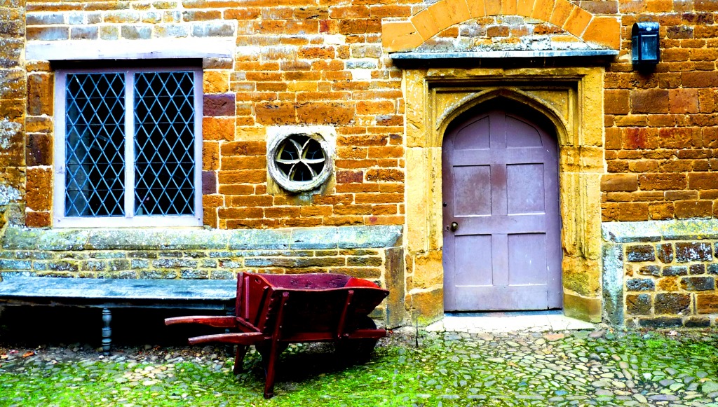 Henry VIII Courtyard, Canons Ashby House jigsaw puzzle in Street View puzzles on TheJigsawPuzzles.com