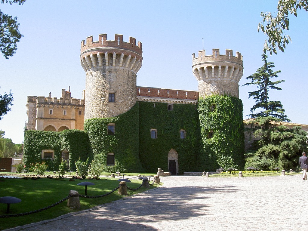 Castillo de Peralada jigsaw puzzle in Castles puzzles on TheJigsawPuzzles.com